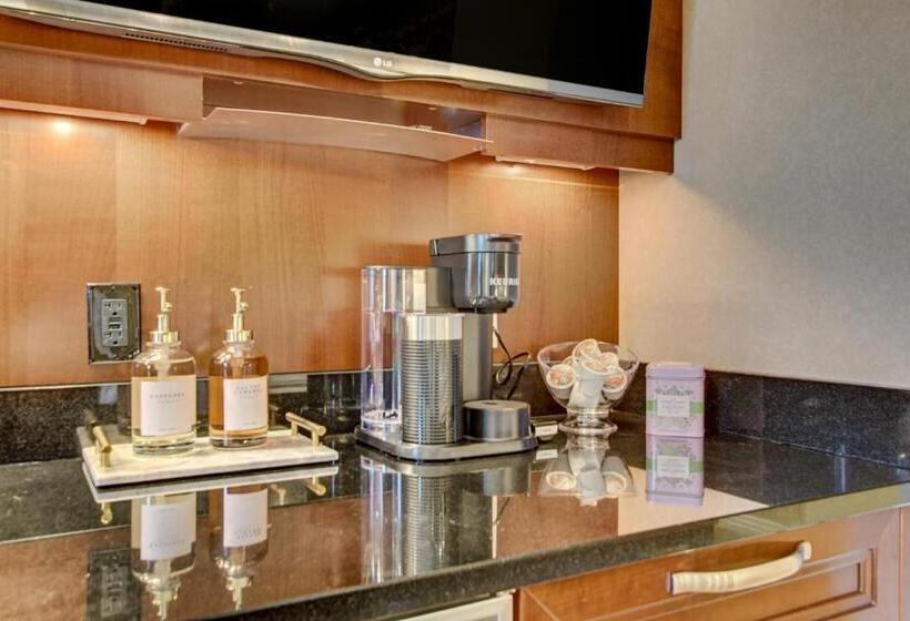 سوییت جونیور با بالکن, Balcony Strip View Suite Mgm Signature Tower 3