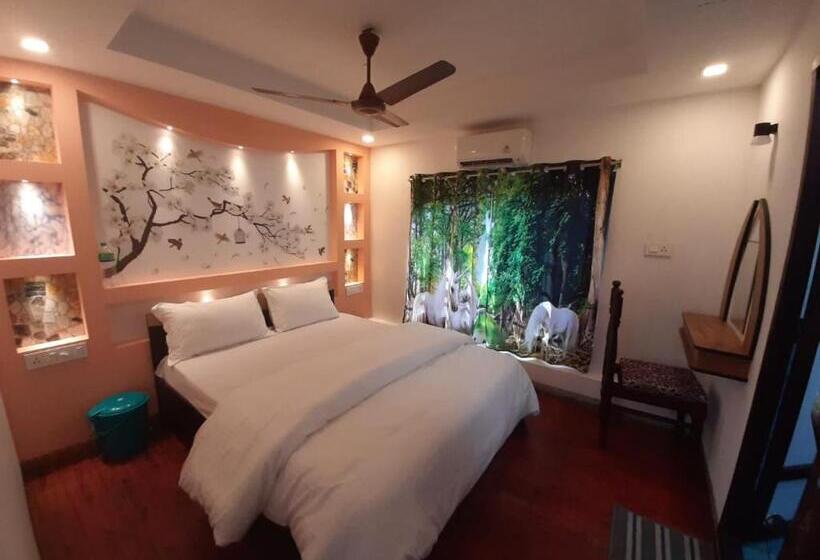 Номер Deluxe, Double Decker Houseboat