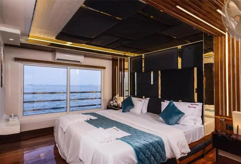 Superior-huone King-vuode, Double Decker Houseboat