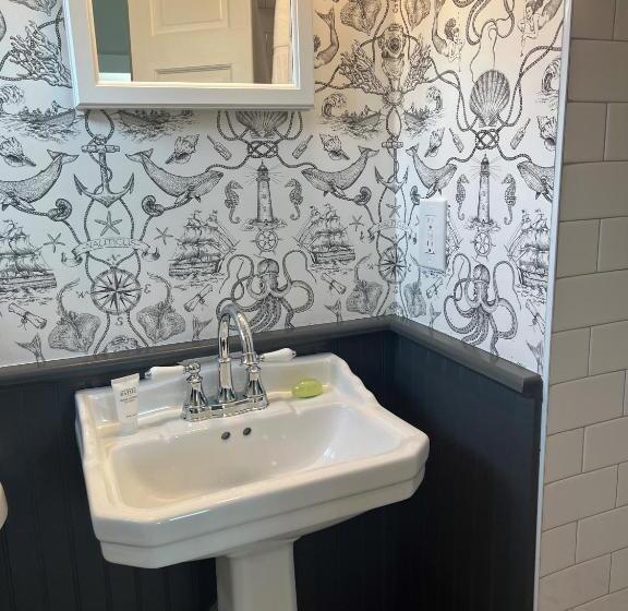 Номер Стандарт, The Ellery