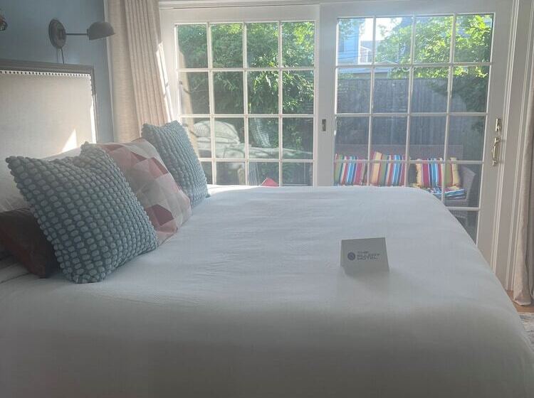 Номер Deluxe, The Ellery