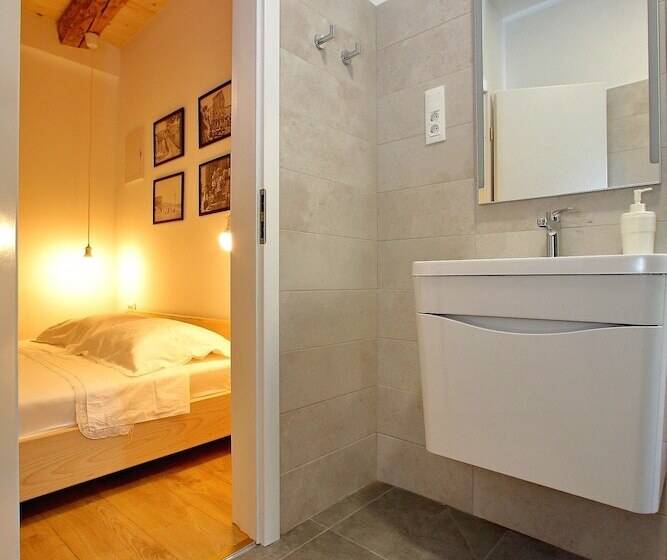 스탠다드 스튜디오 (테라스구비), Guverna New City Accommodation