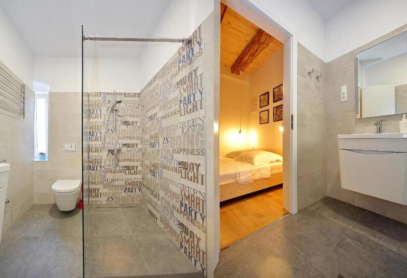 스탠다드 스튜디오 (테라스구비), Guverna New City Accommodation