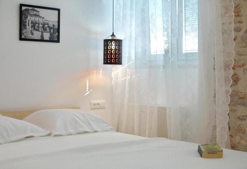 스탠다드 발코니 스튜디오, Guverna New City Accommodation