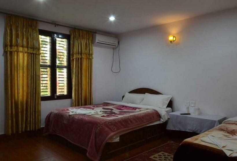 اتاق لوکس با بالکن, Hermitage