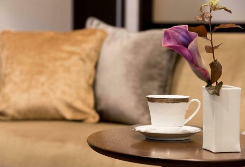 اتاق لوکس با چشم‌انداز باغ, Maki No Oto Kanazawa