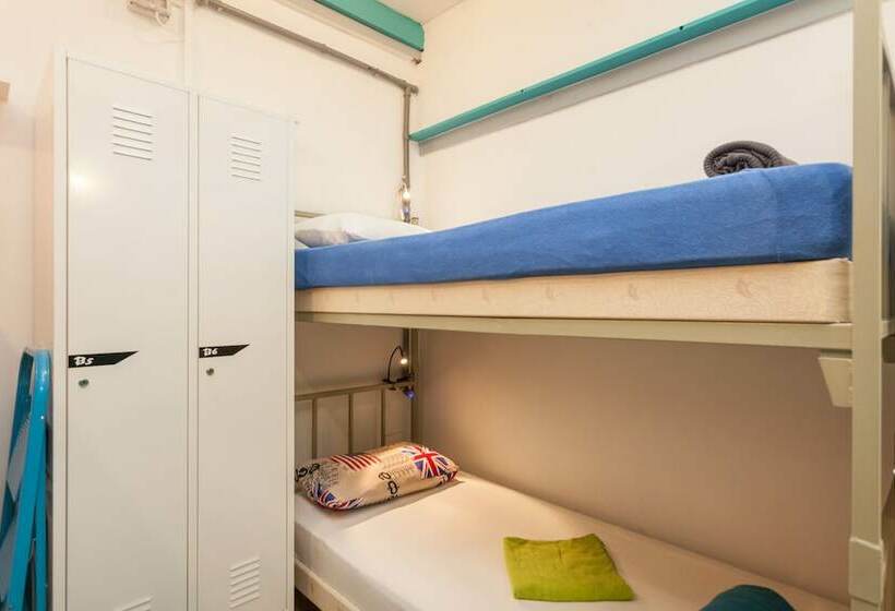 공동 객실, Roundabout Hostel Hostel