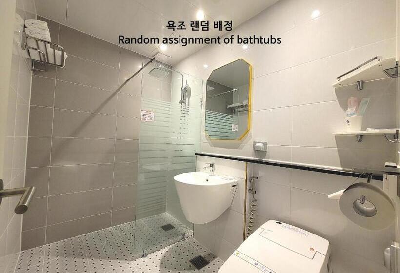 Standard Værelse, Amaranth