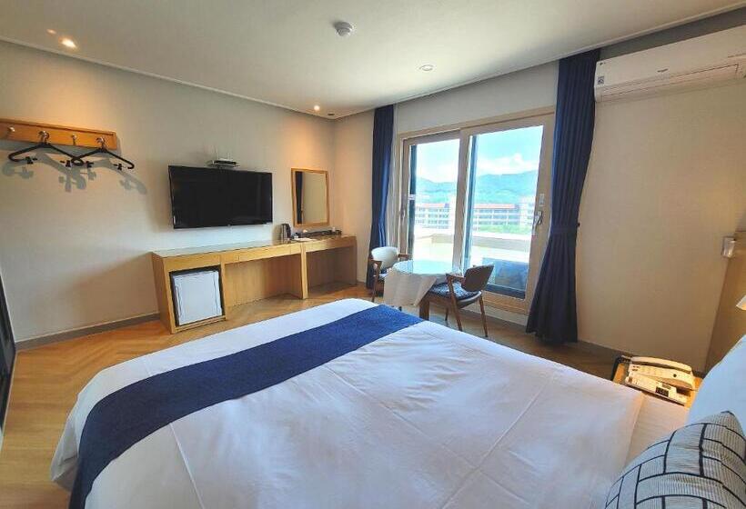 Standard Værelse, Amaranth