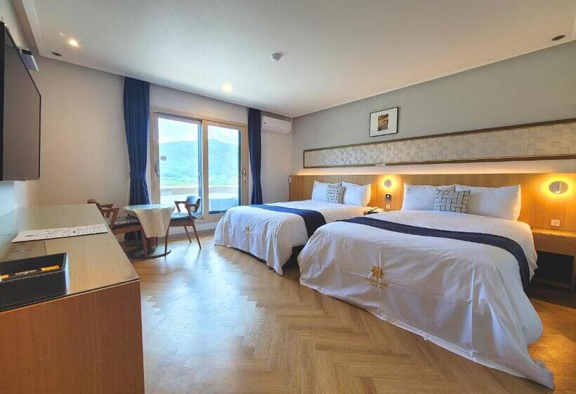 Deluxe Værelse, Amaranth