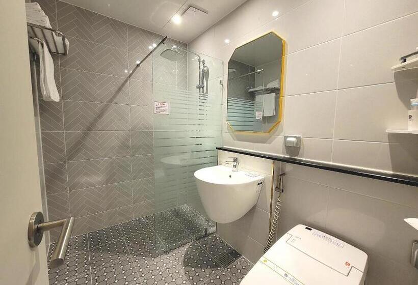 Standard Værelse, Amaranth