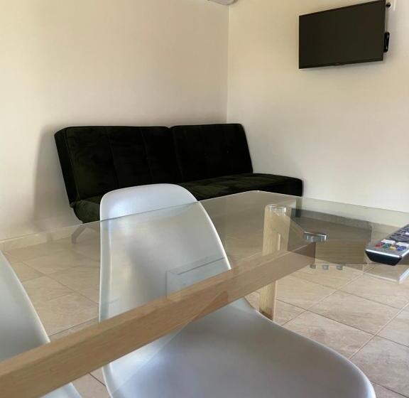 Студио Стандарт с Балконом, Mythos Apts Rentit