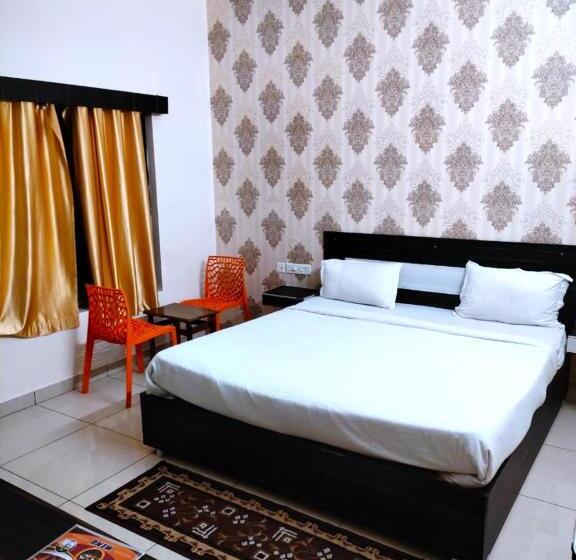 اتاق لوکس, Goroomgo Blue Bell Bhubaneswar   Well Decorated Room  Wifi And Parking Facilities Available