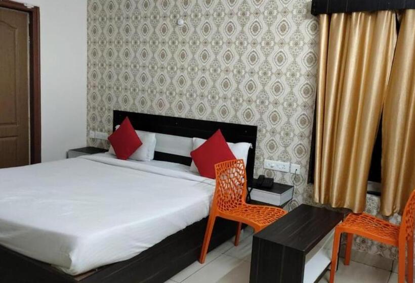 اتاق لوکس, Goroomgo Blue Bell Bhubaneswar   Well Decorated Room  Wifi And Parking Facilities Available