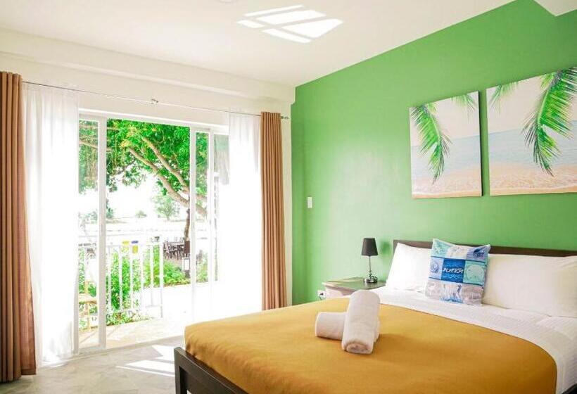اتاق لوکس با چشم‌انداز استخر, Hava Resort Calatagan