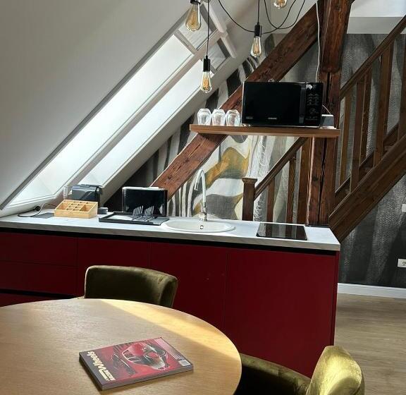 سوییت خانوادگی, Leda Residence