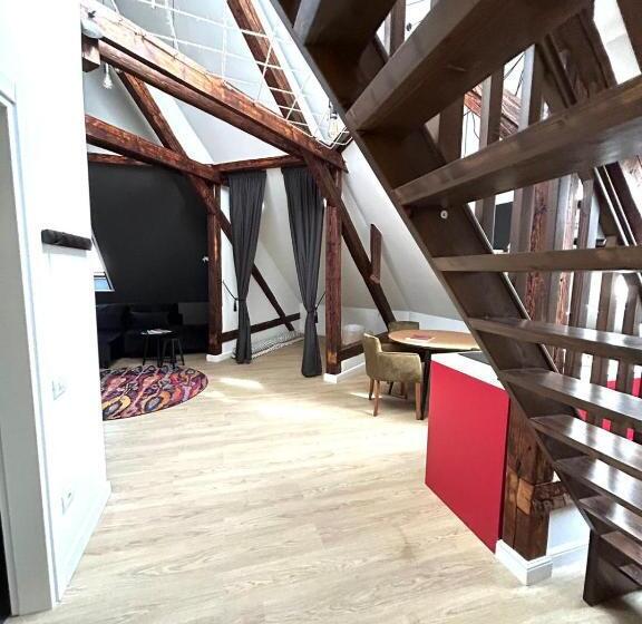 سوییت خانوادگی, Leda Residence