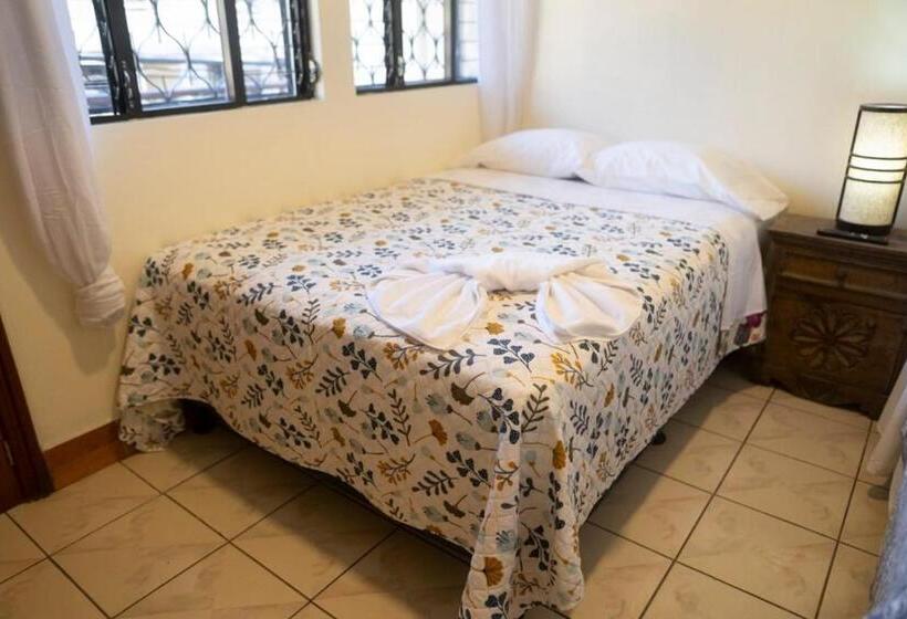 Economy Quadruple Room, Los Manantiales