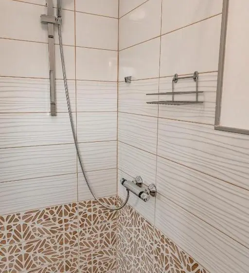 اتاق لوکس, July S Guest House