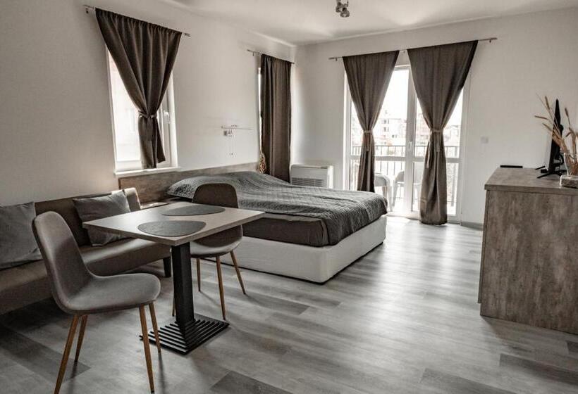 חדר דלוקס, July S Guest House