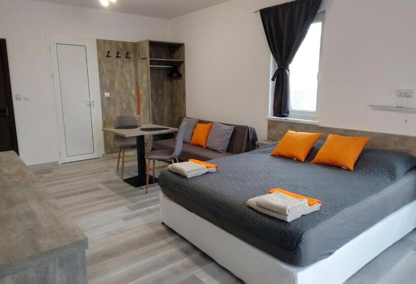 חדר דלוקס, July S Guest House