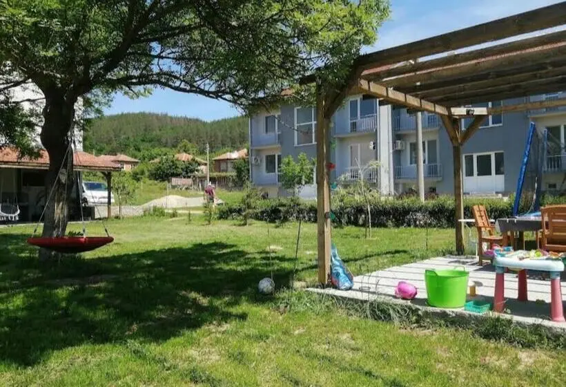 Huoneisto 1 Makuuhuone Allasnäkymä, Divina Apartments