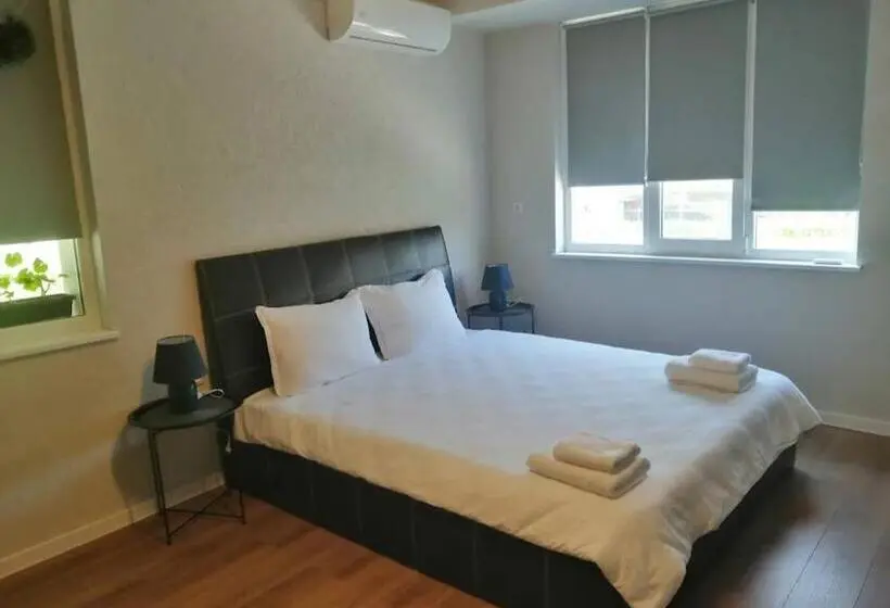 Huoneisto 1 Makuuhuone Allasnäkymä, Divina Apartments