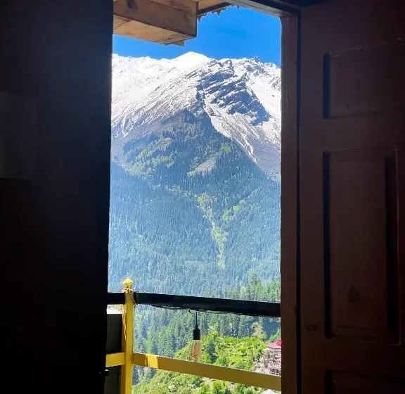 マウンテンビュースタンダードルーム, Pahadi Bliss Hostel ,tosh
