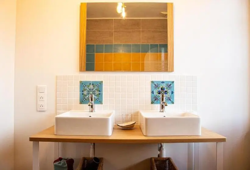 バス共有のスタンダードルーム, Le Nid Du Massereau   Chambres D Hôtes Avec Piscine Près De Nantes Et Loire à Vélo
