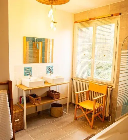 バス共有のスタンダードルーム, Le Nid Du Massereau   Chambres D Hôtes Avec Piscine Près De Nantes Et Loire à Vélo