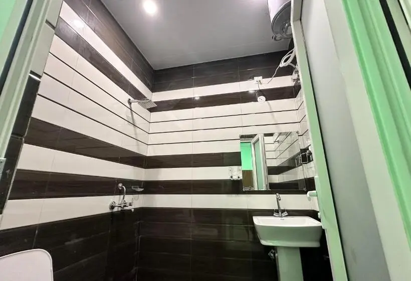 Standard-huone, Avantika Residency & Restro