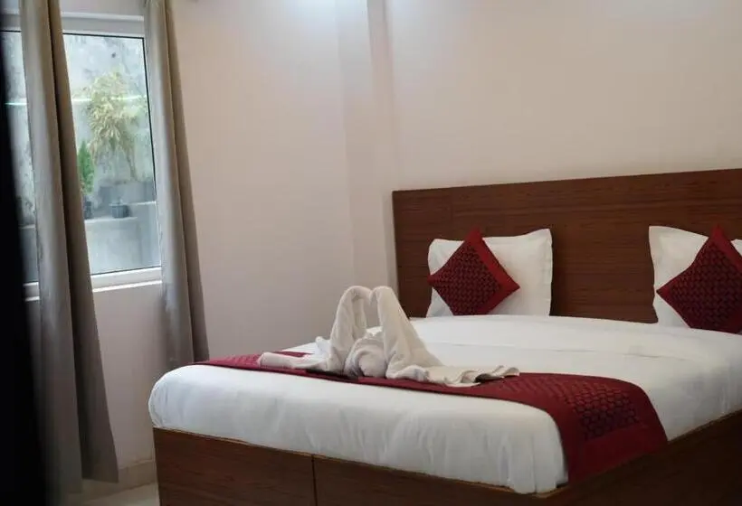 Standard-huone, Avantika Residency & Restro