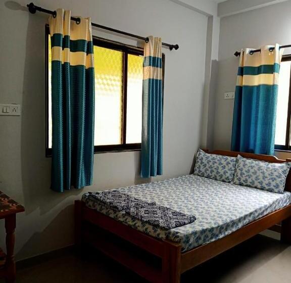 Номер Deluxe, Aana Guest House Shiroda