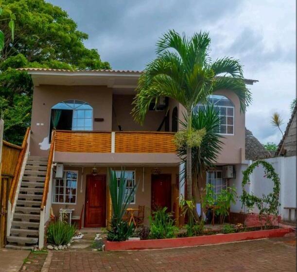 Quarto Familiar, Casa Mañana