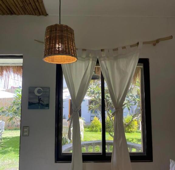 Ekonomiskt Rum, Canvas Inn