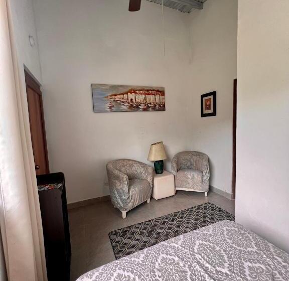 غرفة قياسية ثلاثية, Casa Naturaleza