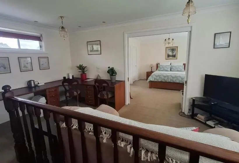 スタンダードルーム, Blackburn Lake Bed And Breakfast