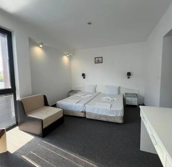 Huoneisto 2 Makuuhuonetta Parveke, Adeti Residence