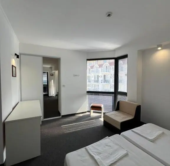 Huoneisto 2 Makuuhuonetta Parveke, Adeti Residence