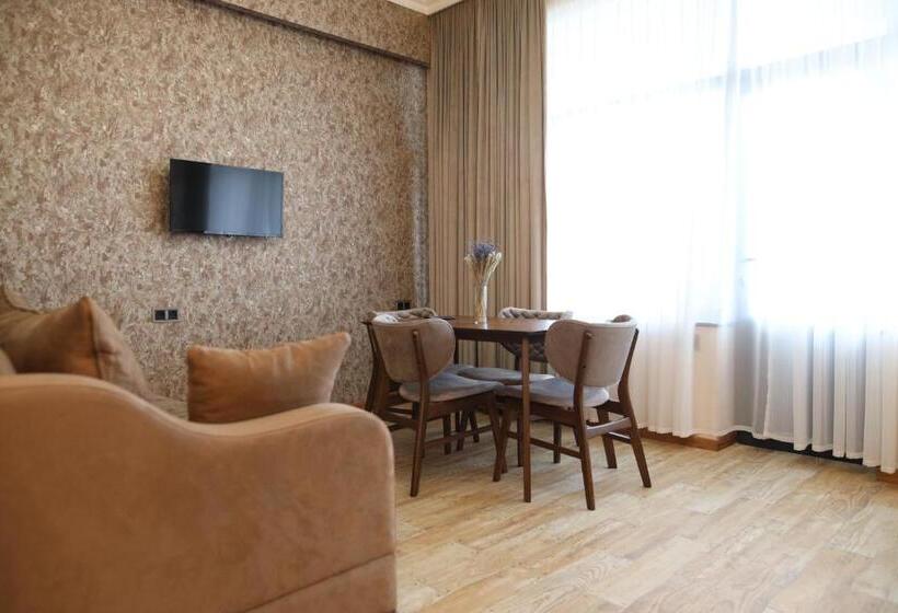 سوییت دوبلکس, Bmg Hotel By Grigoryans Group