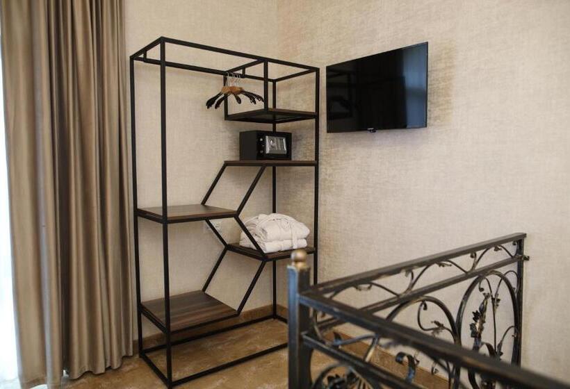 سوییت دوبلکس, Bmg Hotel By Grigoryans Group