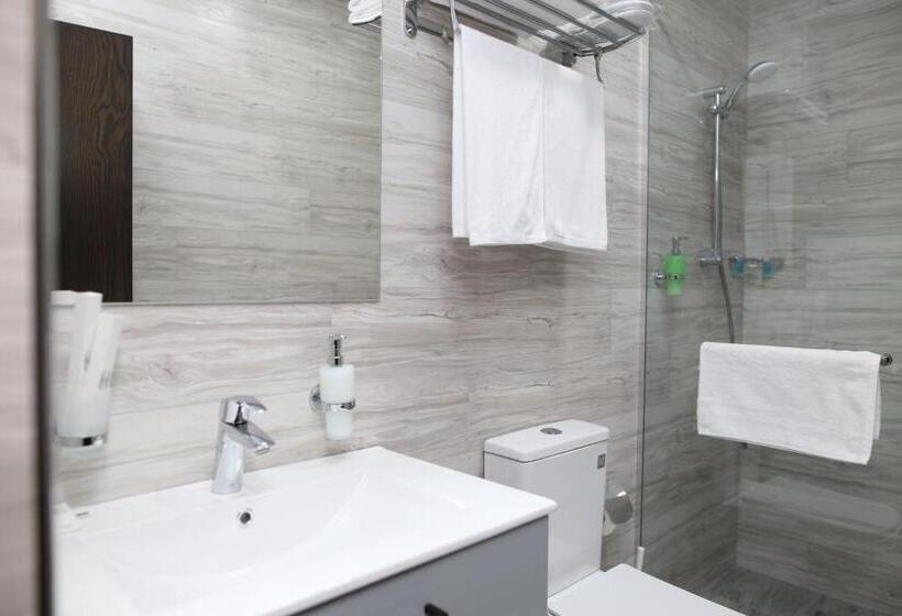 اتاق استاندارد سه تخته با بالکن, Bmg Hotel By Grigoryans Group