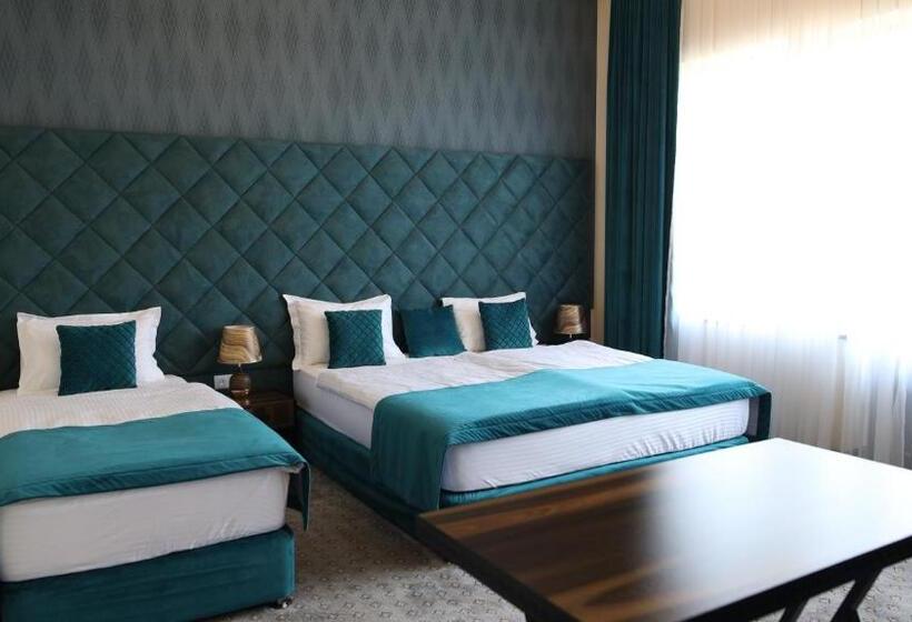 اتاق استاندارد سه تخته با بالکن, Bmg Hotel By Grigoryans Group