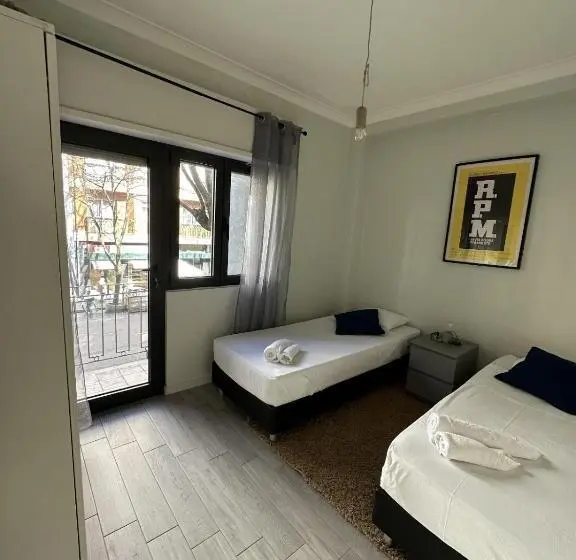 اتاق استاندارد با بالکن, Hostel Real