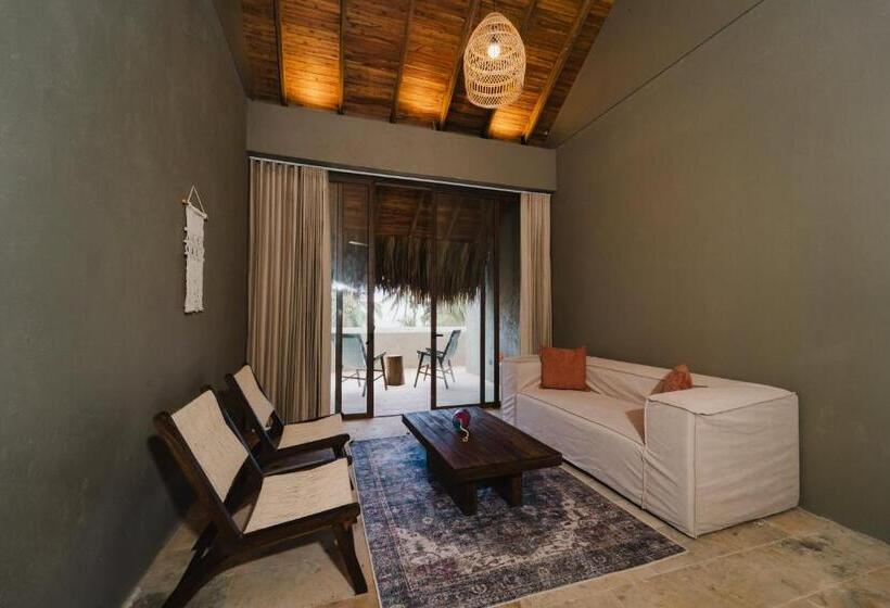 غرفة قياسية مطلّة علي البحر, Naio Hotel Y Villas