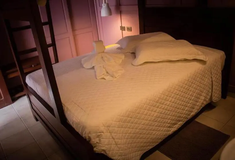 Economy Triple Room, La Casona