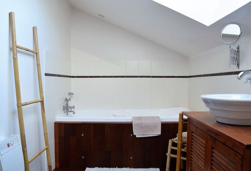 جناح عائلي, Au Pré Du Moulin