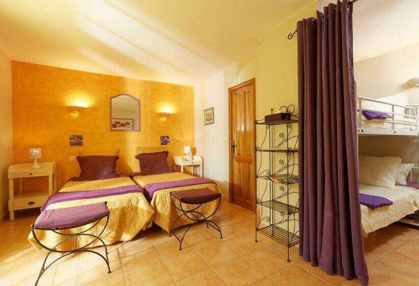 Семейный Номер Вид на Сад, Villa Des Cammaous