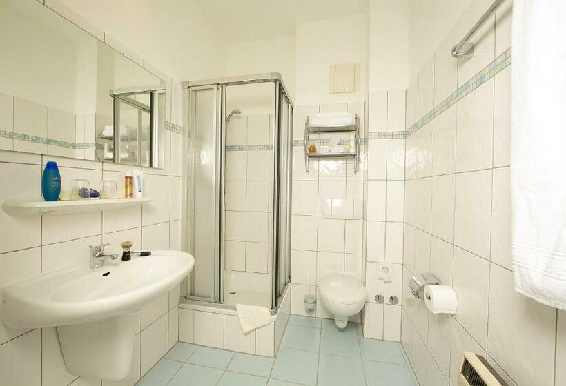 标准三人间, Garni Eden Hotels