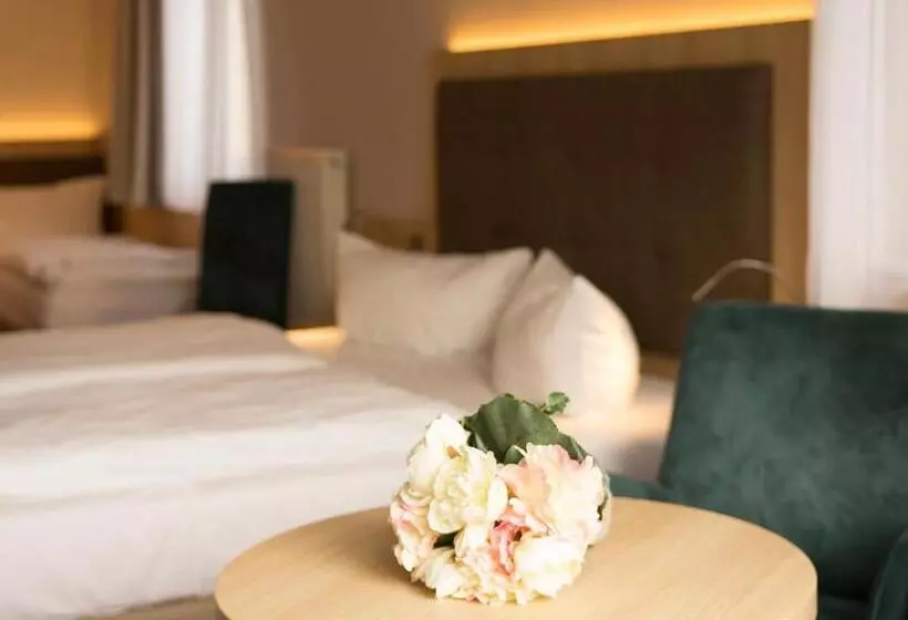 スタンダードトリプルルーム, Garni Eden Hotels
